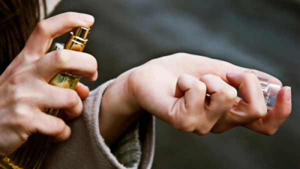 عند فتح عبوة عطرك المفضل تمتعي به واستخدميه في فترة لا تزيد عن 3 أشهر