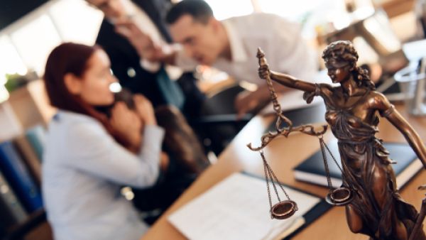 صداقة الرجل والمرأة بعد طلاقهما ستكون من أقوى العلاقات (shutterstock.com)
