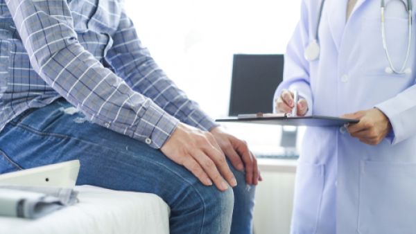 الرجال أكثر احتمالا من النساء في ممارسة المهن الخطيرة مما يعرضهم للموت (shutterstock.com)
 الرجال أكثر احتمالا من النساء في ممارسة المهن الخطيرة مما يعرضهم للموت (shutterstock.com)