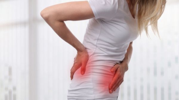 يعتبر مرض الحصى بالكلى من المشاكل الشائعة والمنتشرة (shutterstock.com)

