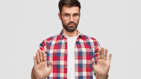 هناك أبراج يرفضون طلب المساعدة لعدم ثقتهم في الغير (shutterstock.com)
