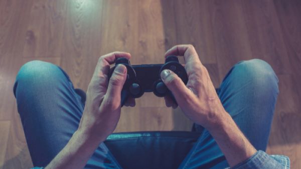 الاضطراب الناجم عن اللعب يعتبر من المشاكل الصحية المدرجة ضمن قائمة منظمة الصحة العالمية (shutterstock.com)

