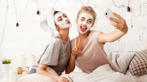  نقدم لكِ اليوم 3 أقنعة مختلفة للحصول على وجه نقي خالٍ من الشوائب خلال دقائق. (shutterstock.com)
