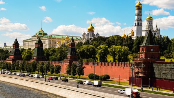 Moscow river with Kremlin wall (Shutterstock)