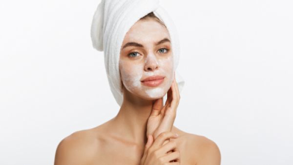 يذكر أن ماء الورد يحتوي على عديد من الخصائص (shutterstock.com)
