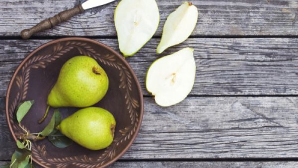 محتوى الإجاص العالي منحمض الفوليكي جعله هاماً للحامل (shutterstock.com)
 محتوى الإجاص العالي منحمض الفوليكي جعله هاماً للحامل (shutterstock.com)
