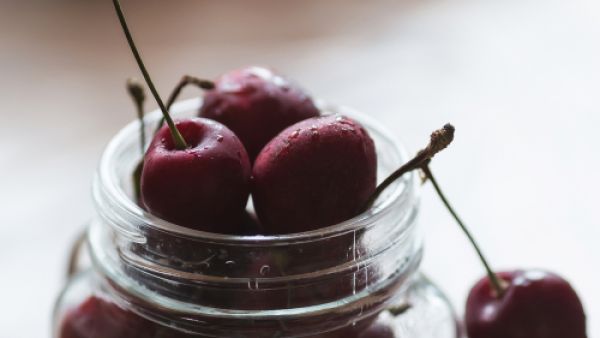 يحتوي الكرز على كمية كبيرة من الفيتامينات يحتوي الكرز على كمية كبيرة من الفيتامينات