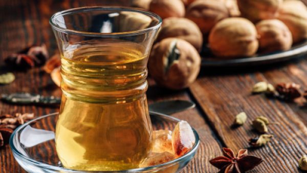 يحد الشاي بالهال الرغبة في تناول الحلويات  (shutterstock.com)
