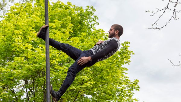  Chinese pole artist from the Cirque Eloize performing in public during Montreal’s 375th anniversary celebrations. (Shutterstock/ File Photo)