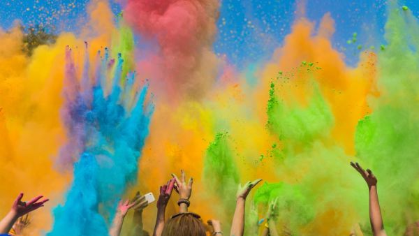 Desert, beach or park – pick your setting for the perfect Holi (Shutterstock)