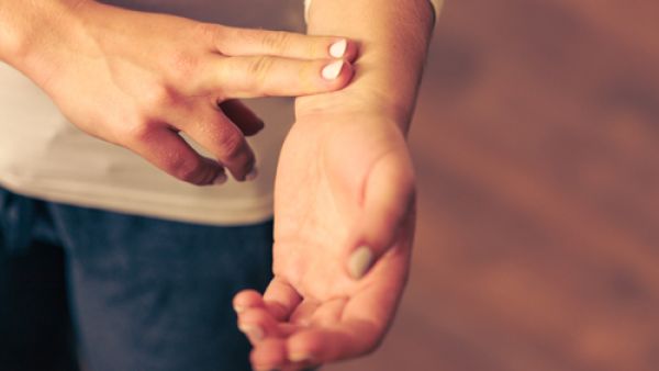 التوترات النفسية وارتفاع ضغط الدم يؤديان إلى أضرار في عقل المرأة