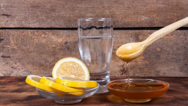 وصفة العسل والليمون لإزالة الشعر الزائد (shutterstock.com)