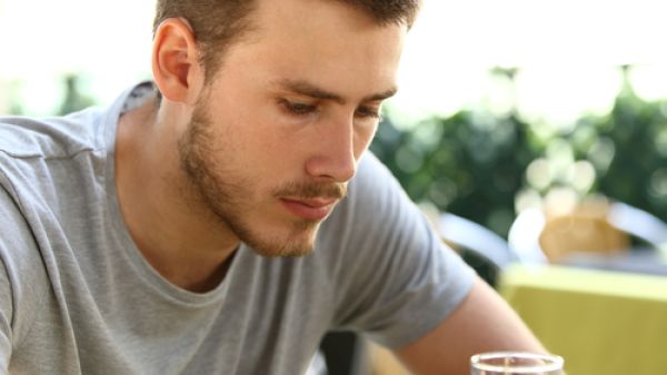 7 علامات تؤكد أنك تعاني قلة ثقة بالنفس