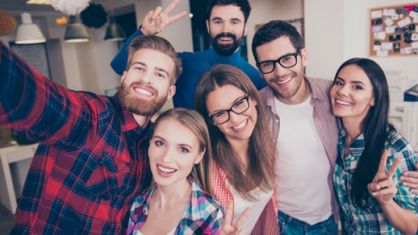 كونك لطيفا تجاه الآخرين يمكن أن يساعدك على تجاوز الاكتئاب (shutterstock.com)
 كونك لطيفا تجاه الآخرين يمكن أن يساعدك على تجاوز الاكتئاب (shutterstock.com)
