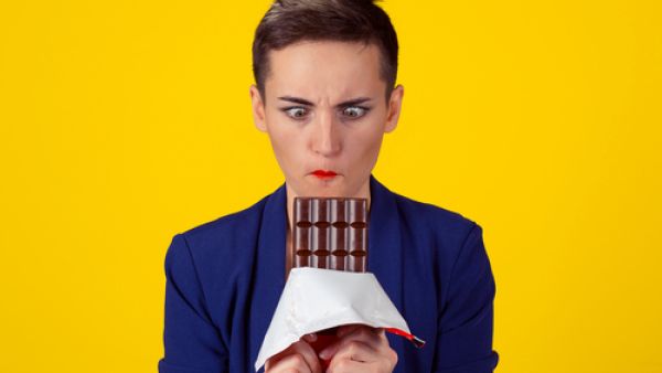 تحتوي الشوكولاتة على كمية كبيرة من العناصر الغذائية والسكريات (shutterstock.com)