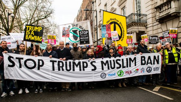Thousands march through central London, in protest of President Donald Trump's Muslim ban. (Shutterstock/ File Photo)