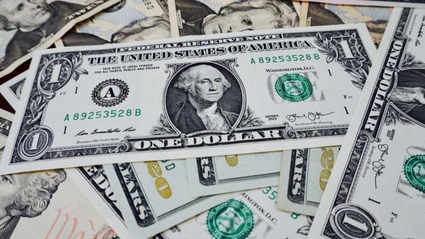 Baghdad's latest action is likely to squeeze foreign workers in Kurdistan, whose pay and remittances are usually given in dollars (Shutterstock/File Photo) Baghdad's latest action is likely to squeeze foreign workers in Kurdistan, whose pay and remittances are usually given in dollars (Shutterstock/File Photo)