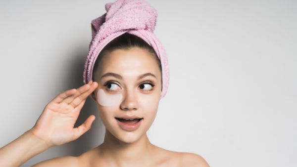 ماسك مناسب للواتي لديهن تجاعيد حول منطقة العينين والشفتين (shutterstock.com)
