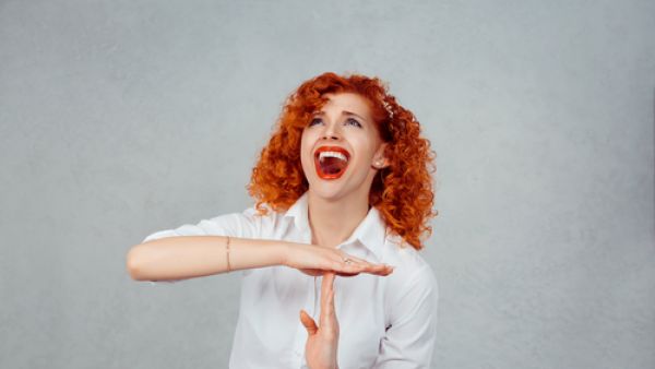 وصفة طبيعية لفرد الشعر المجعد (shutterstock.com)