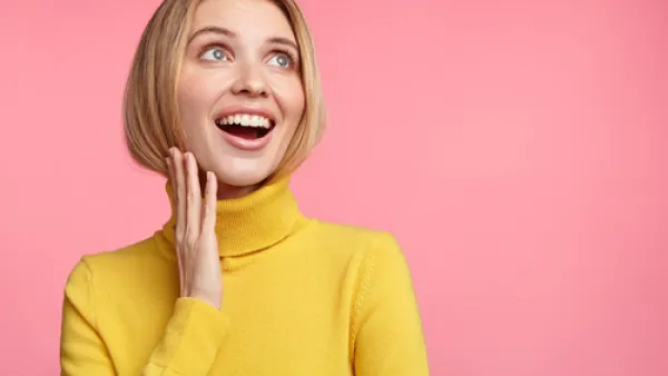 يجب الاهتمام بغسل الوجه بمياه نظيفة وذلك من أجل إزالة أي أوساخ به (shutterstock.com)