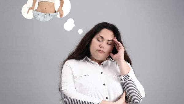 بعد الزواج تجبر المرأة على استهلاك أغذية غير صحية (shutterstock.com)