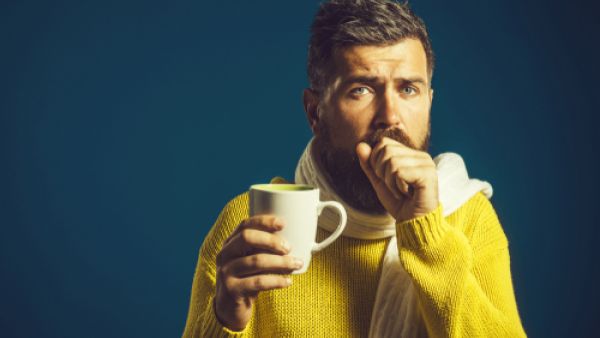 الطقس البارد يمكن أن يتركنا عرضة للإصابة بالزكام في أغلب الأحيان (shutterstock.com)