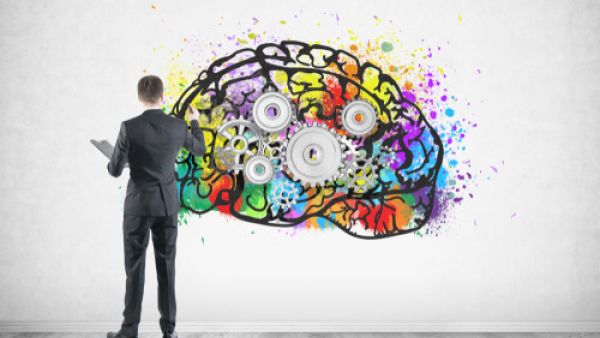 هناك اعتقاد خاطئ أن النشاط العقلي يرهق المخ (shutterstock.com)