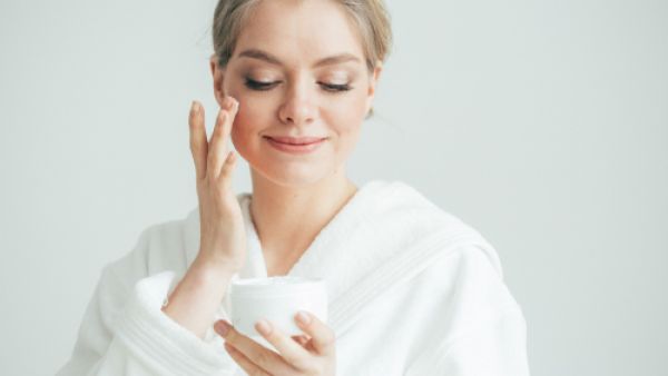 بعد تحديد نوع البشرة يتم تحديد ما هو المناسب لبشرتك (shutterstock.com) بعد تحديد نوع البشرة يتم تحديد ما هو المناسب لبشرتك (shutterstock.com)