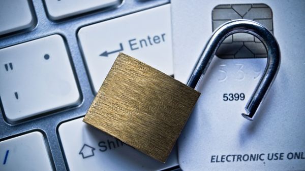 المتسوقون مطالبون بتوخي الحذر إزاء سهولة التسوق المتسوقون مطالبون بتوخي الحذر إزاء سهولة التسوق