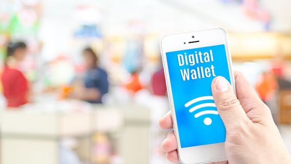 The Egyptian banks’ digital wallets are serving around 10.5 million clients across the country. (Shutterstock)