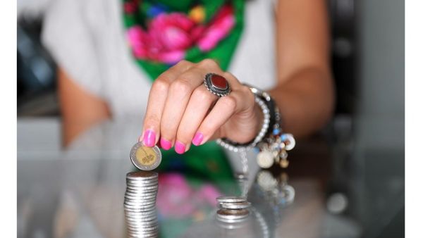Many teenagers look for ways during the summer or in their spare time to make some extra money to cover their own expenses. (Shutterstock)