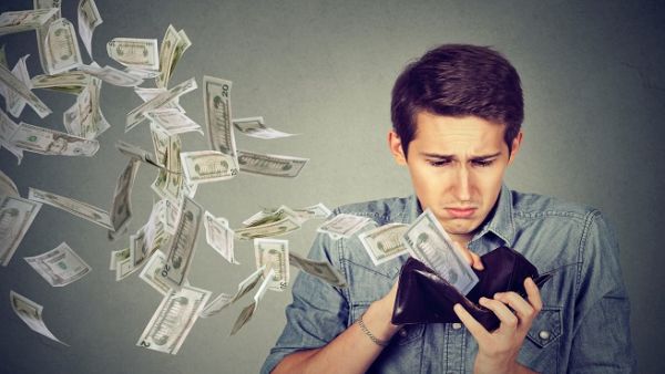 
The fee, along with the security sweep against illegal residents through the Interior Ministry's "A Country Without Illegals" campaign caused many expats to leave the Kingdom for good. (Shutterstock)