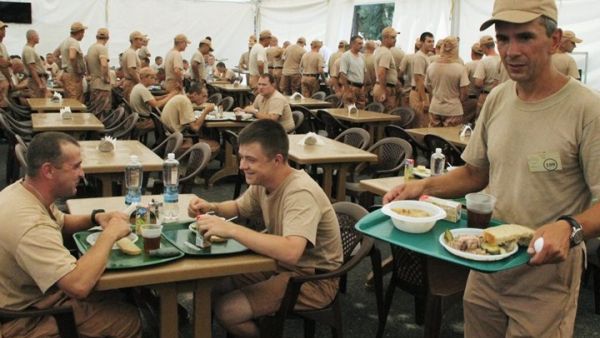 تتخذ القوات الروسية من قاعدة حميميم قاعدة رئيسية لها في سوريا - أرشيف