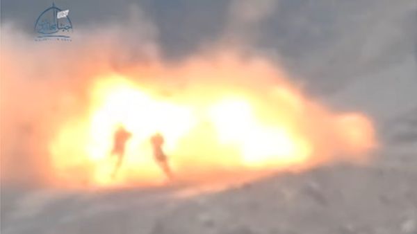 لحظة استهداف عناصر النظام بصاروخ موجه مضاد للدروع 
