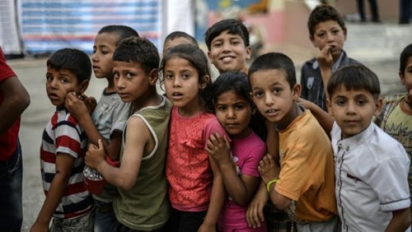 أيد صغيرة وعبء ثقيل