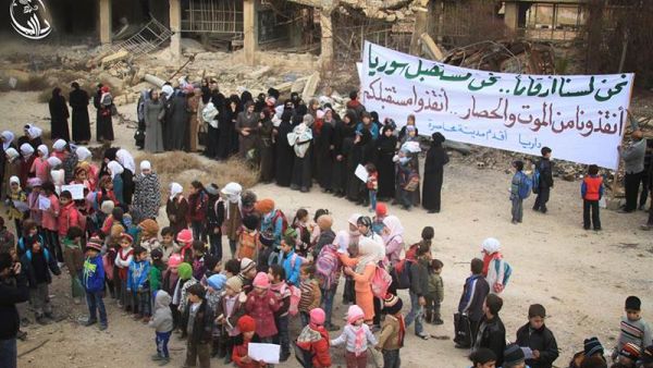 أهالي داريا يضربون أروع الأمثلة في الصمود تحت الحصار
