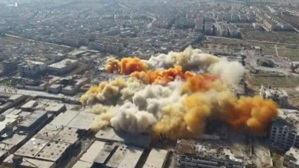 لأول مرة يستخدم "الجيش الحر" تقنية الكاميرا المنصوبة على الطائرات المسيّرة - يوتيوب
