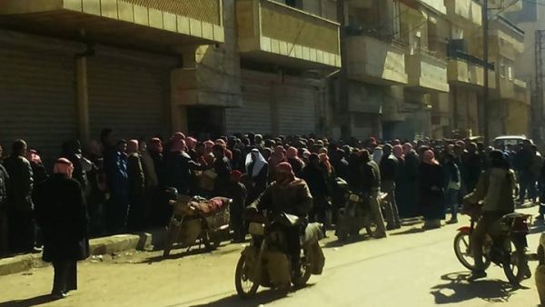 اتهامات لضباط الأسد والوحدات الكردية باحتكار سلع ورفع الأسعار 