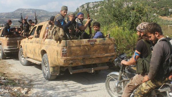 مقاتلون من "صقور الشام" لحظة انطلاقهم لخوض معارك جبل الأكراد - تويتر