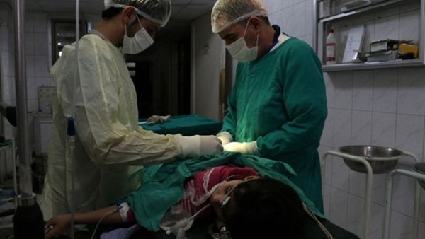 يعمل الأطباء بالمناطق المحررة في ظروف صعبة لكنهم متمسكون ببقائهم في البلاد - أرشيف