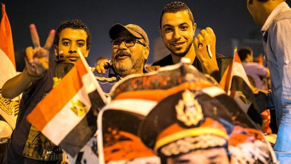 طالب المتظاهرون بتدخل السيسي ووزير التموين لفرض رقابة دائمة على الأسواق 