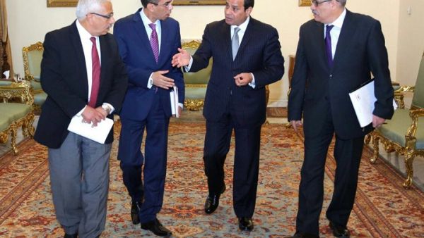 السيسي يحشد الصحف القومية في مواجهة الغضب الشعبي