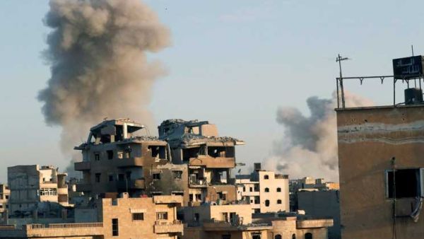 العشرات من الشاحنات توجهن من ريف الرقة الشمالي إلى مدينة الرقة 