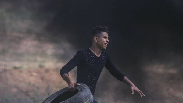 The last moments of the Palestinian captured before he was shot (@Joo_Gaza/Twitter) 