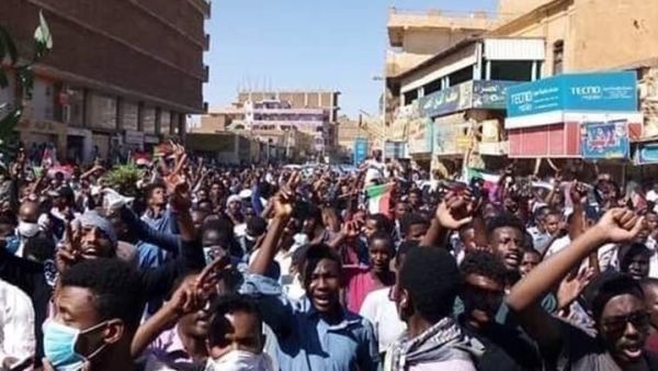 السجن 6 أشهر لثلاثة محتجين في السودان