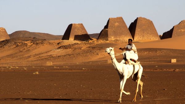 مصريون يغارون من أهرامات السودان