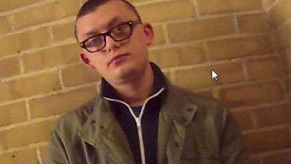 صورة التقطت للقاتل عقب القبض عليه- تويتر
