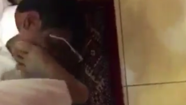 مشهد من فيديو "الاعتداء" على "زمزوم" - يوتيوب