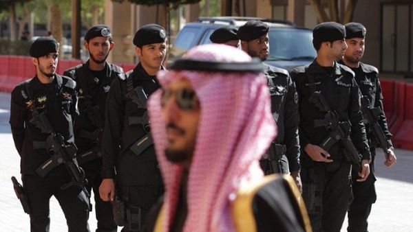 احتجاز 11 أميرا وأربعة وزراء حاليين وعشرات من الوزراء وكبار المسؤولين السابقين