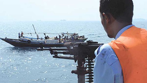 السفينة أبلغت عن تتبع زورقين لها بعد ظهر أمس ثم اختفت